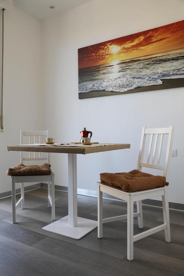 Interno 11 City View With Kitchen - 70 Mq Bari Bagian luar foto